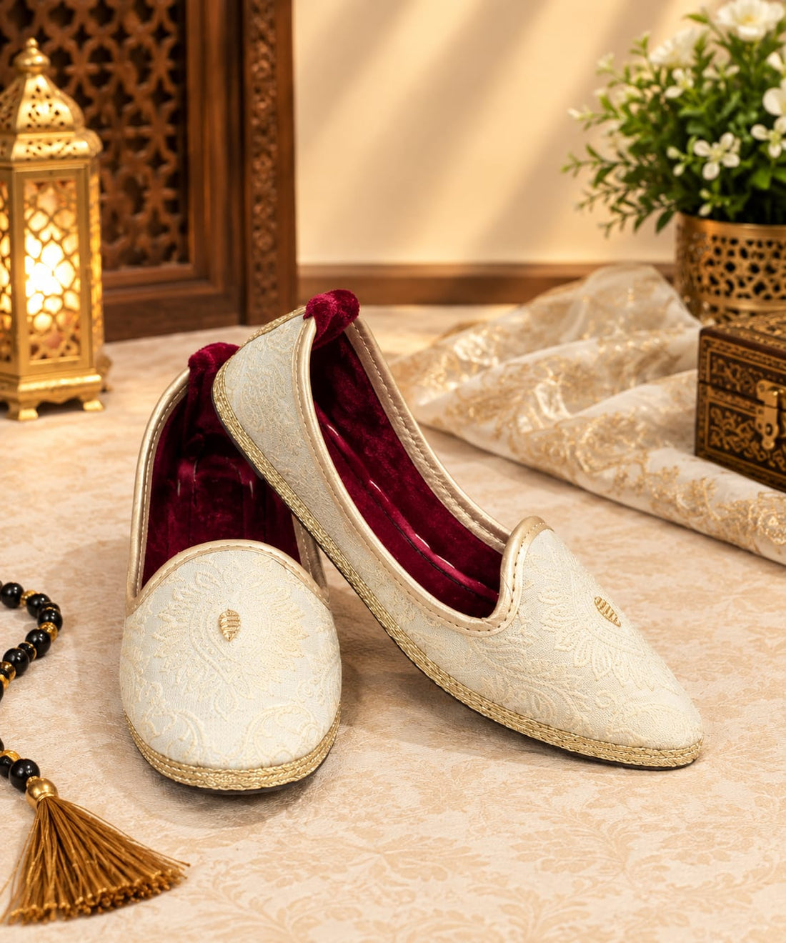 Ivory Royale Embroidered Khussa