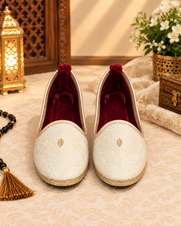 Ivory Royale Embroidered Khussa